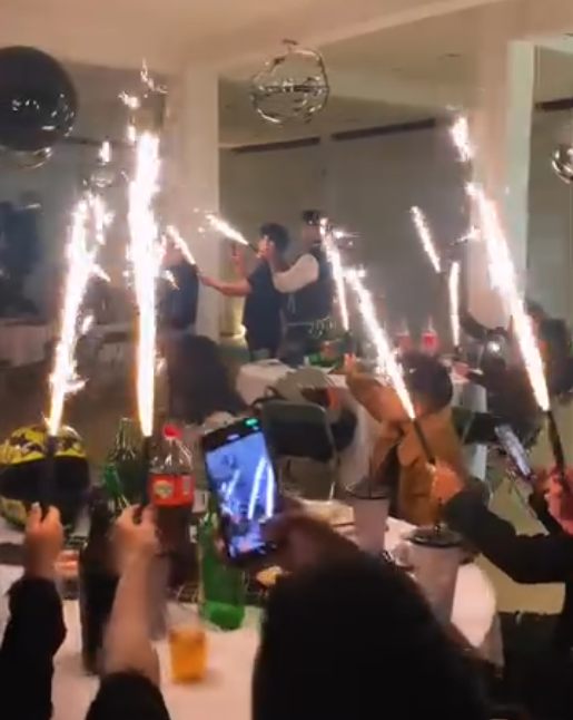 DJ e iluminación neón